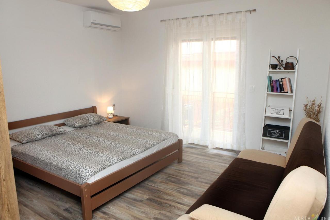 Nice Apartment Near The Sea Es3 Umag Exterior photo